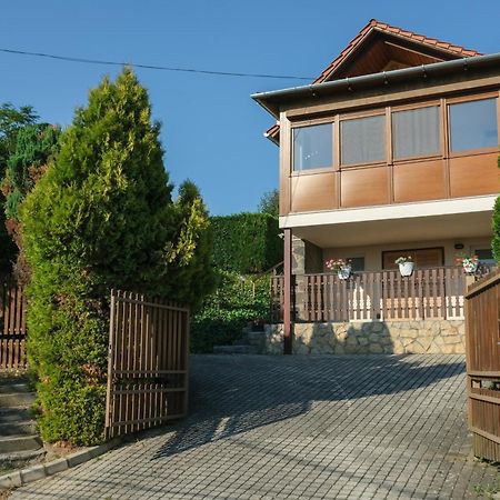 Panorama Apartmanhaz Sarvar Exterior photo