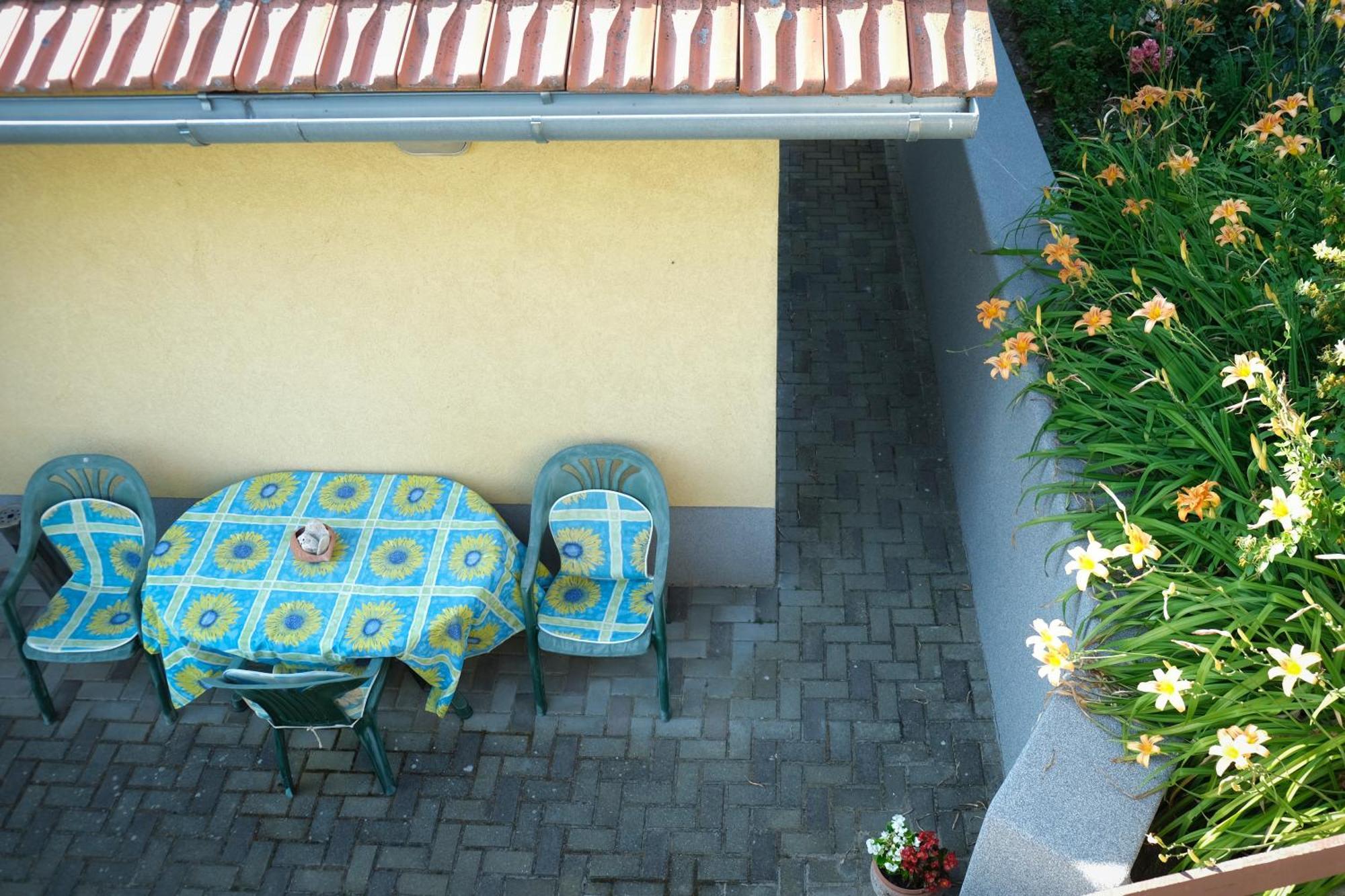 Panorama Apartmanhaz Sarvar Exterior photo
