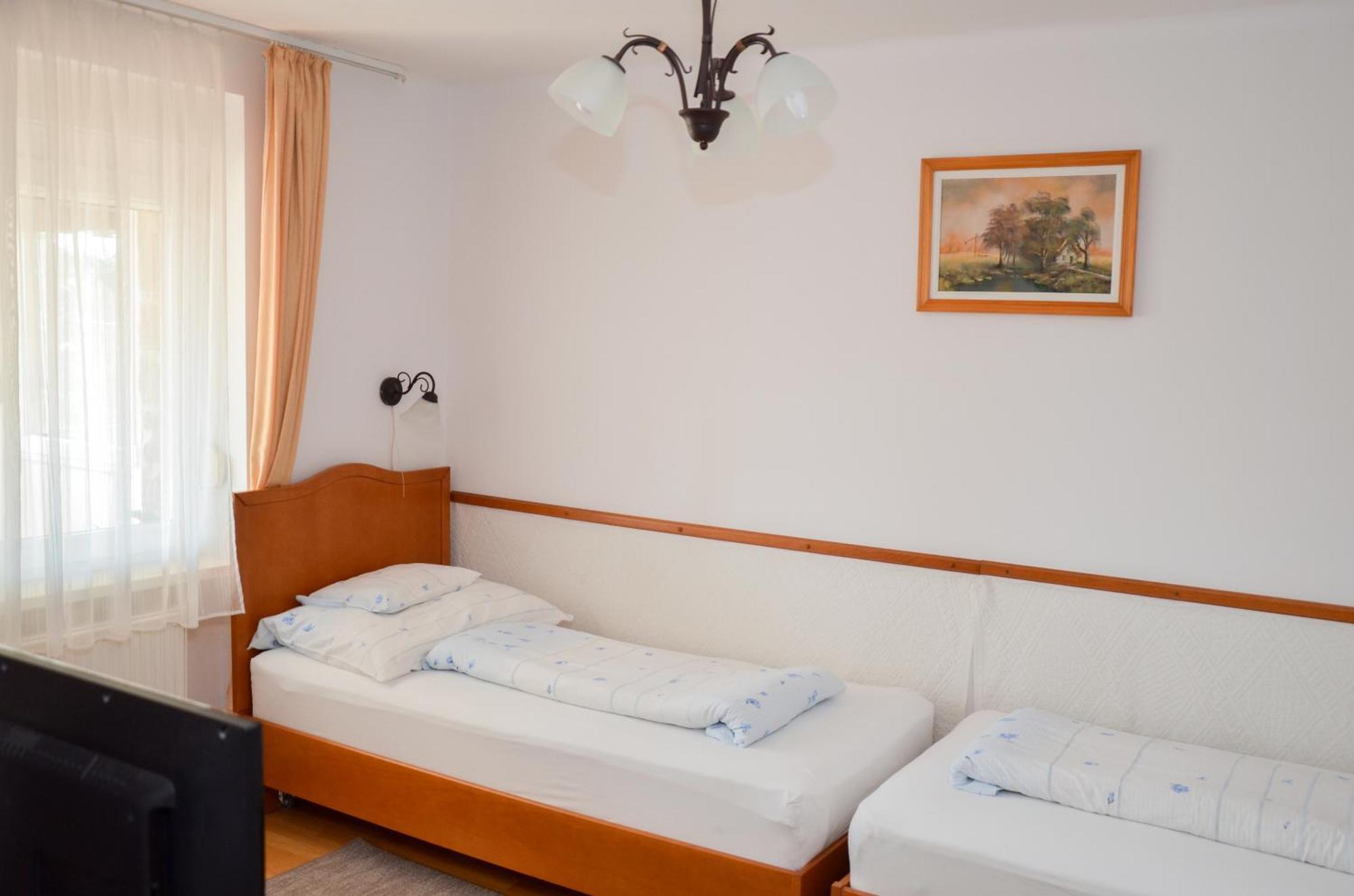 Panorama Apartmanhaz Sarvar Exterior photo